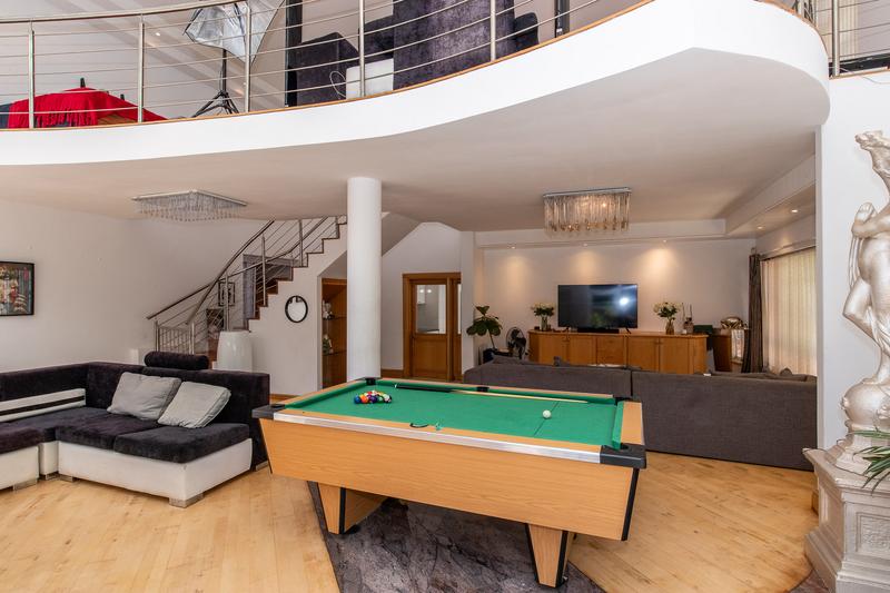 To Let 4 Bedroom Property for Rent in Constantia Western Cape